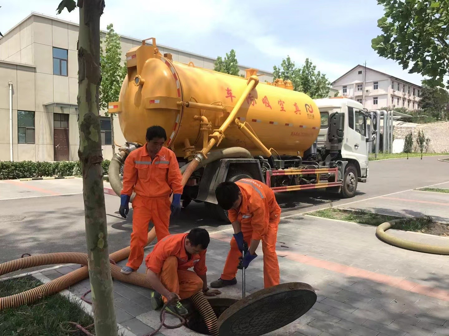 建阳化粪池清理与5-8吨吸粪车施工效率分析